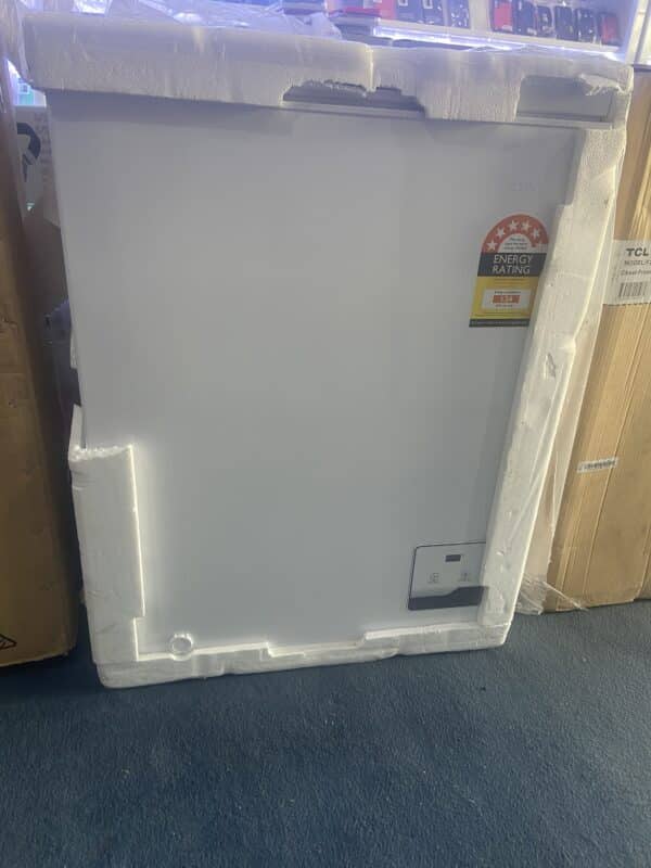 BRAND NEW  FACTORY SECONDS CHIQ 142 L HYBRID CHEST FREEZER FOR $250
