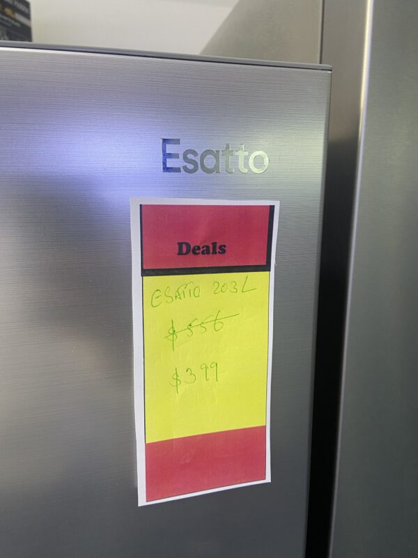 ESATTO 203 L TOP MOUNT  REFRIGERATOR FOR $399 - Image 2