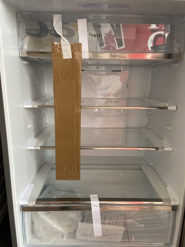 BRAND NEW FACTORY SECONDS HISENSE 497  L TOP MOUNT REFRIGERATOR FOR $750 - Image 5
