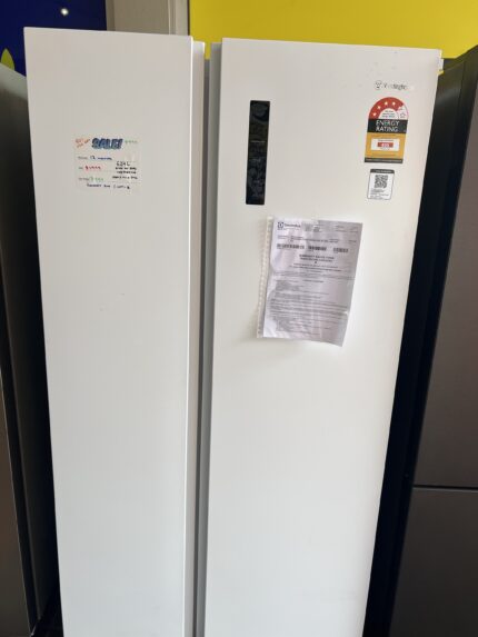 FACTORY SECONDS WESTINGHOUSE 624 L SIDE BY SIDE FRIDGE FOE $999