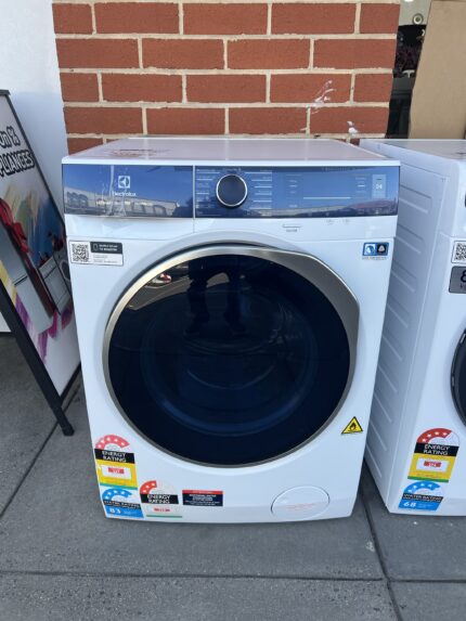 ELECTROLUX 10kg/ 6kg washer dryer for $899