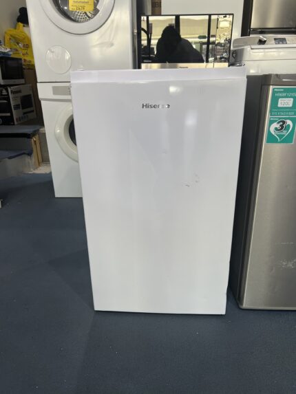 REFURBISHED  Hisense 125 L BAR FRIDGE  FOR $199
