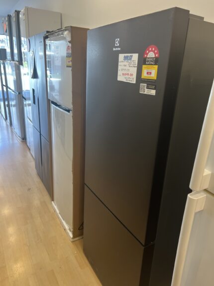 BRAND NEW FACTORY SECONDS  ELECTROLUX 425 L BOTTOM MOUNT REFRIGERATOR for $1099